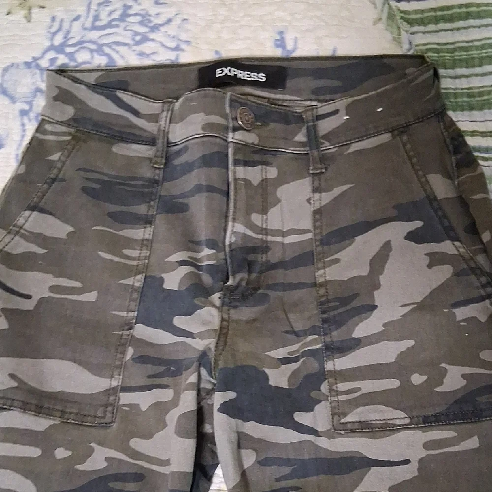 Size 2 - Picture 1 of 4